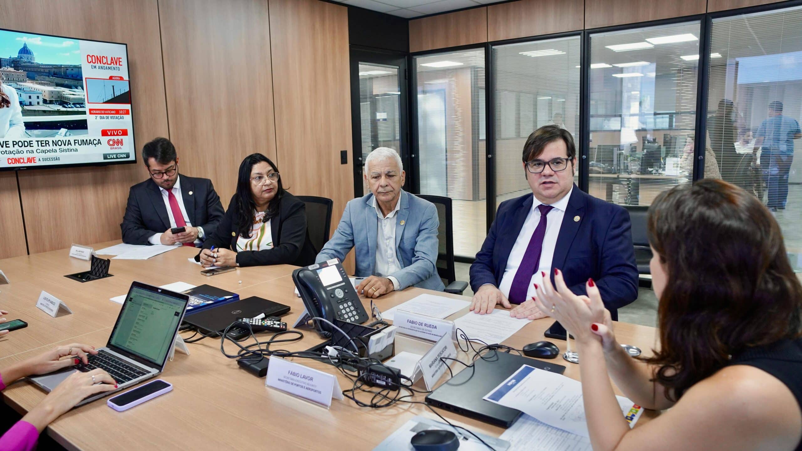 Governo do Acre busca liberação de recursos para rodovias estaduais e inclusão de aeroporto em programa federal de investimentos