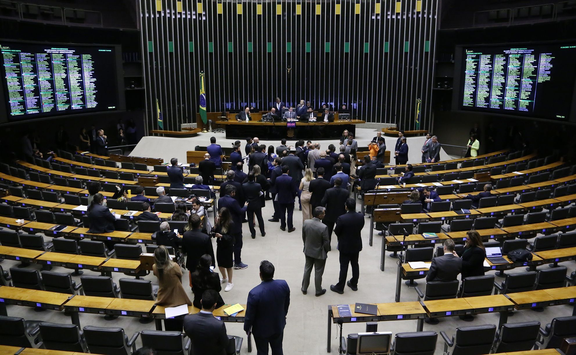 INSS: oposição pressiona por investigação, mas Câmara tem 14 CPIs pendentes
