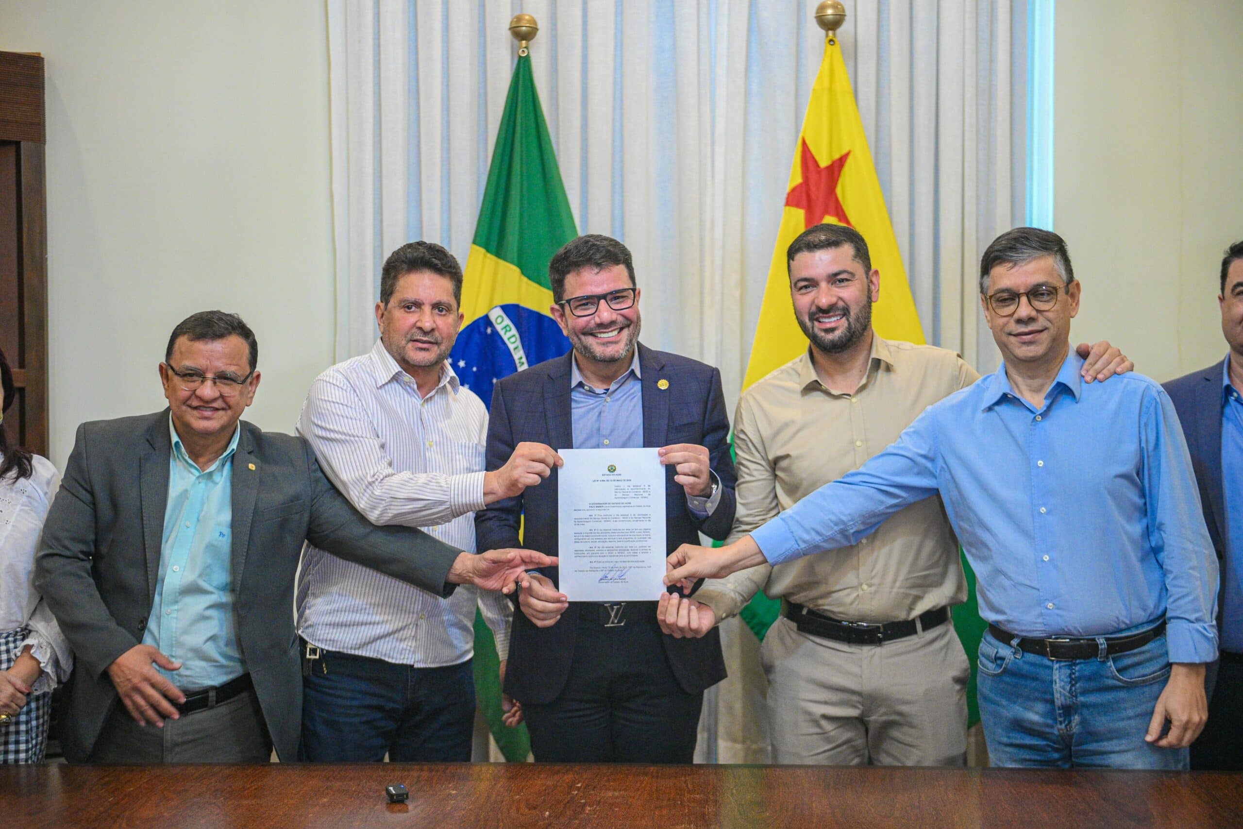 Governador Gladson Camelí sanciona lei que institui o Dia Estadual de Valorização do Sesc e Senac no Acre