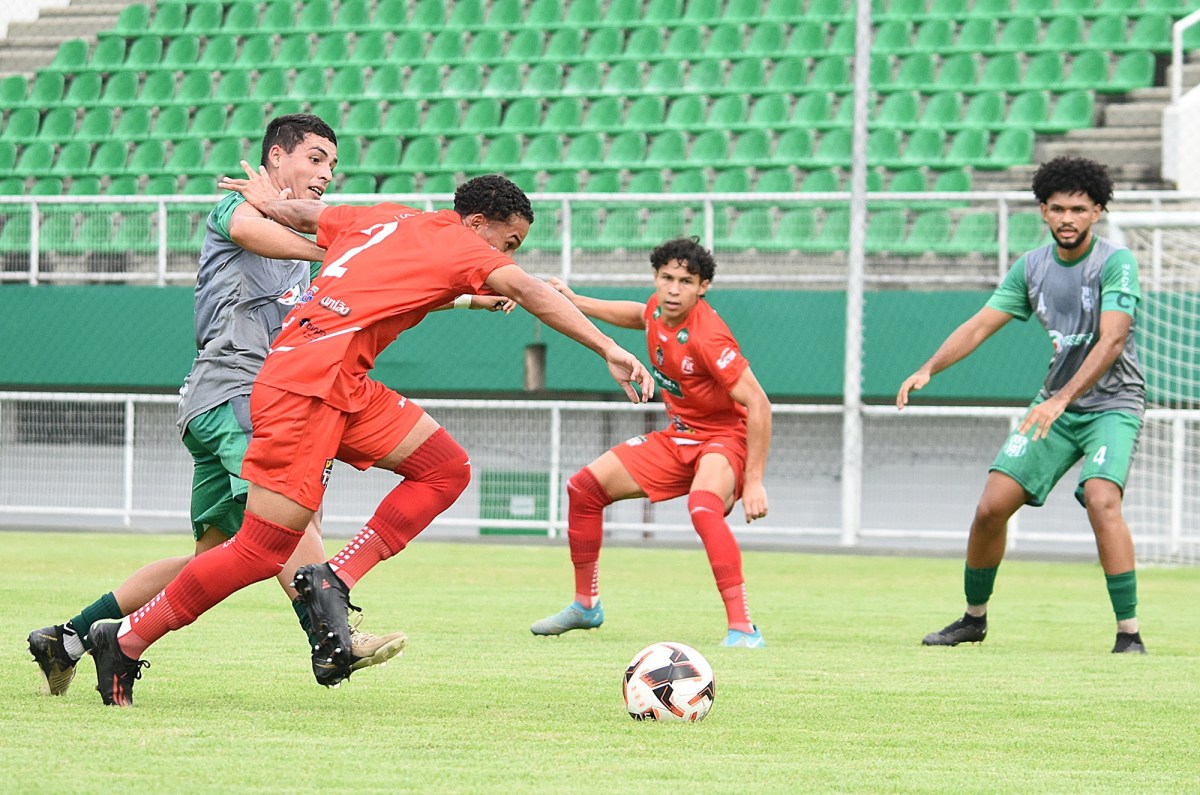 Santa Cruz supera o Andirá e assume a liderança no Sub-20