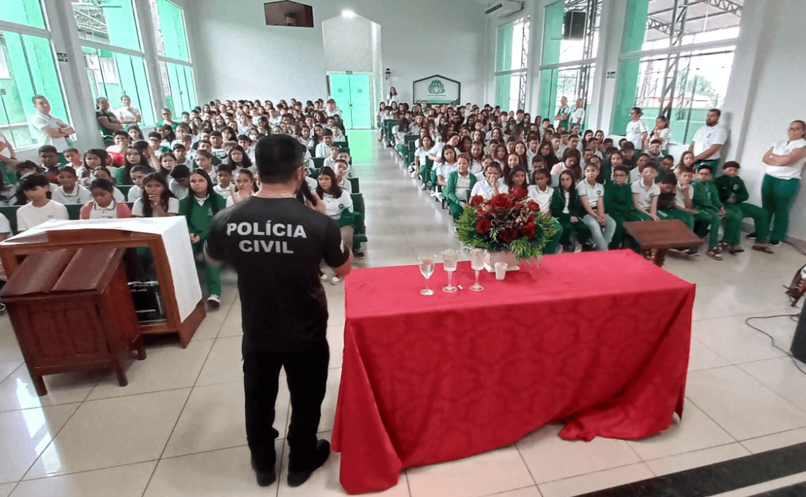 Polícia Civil do Acre realiza ação educativa da Operação Caminhos Seguros em Cruzeiro do Sul