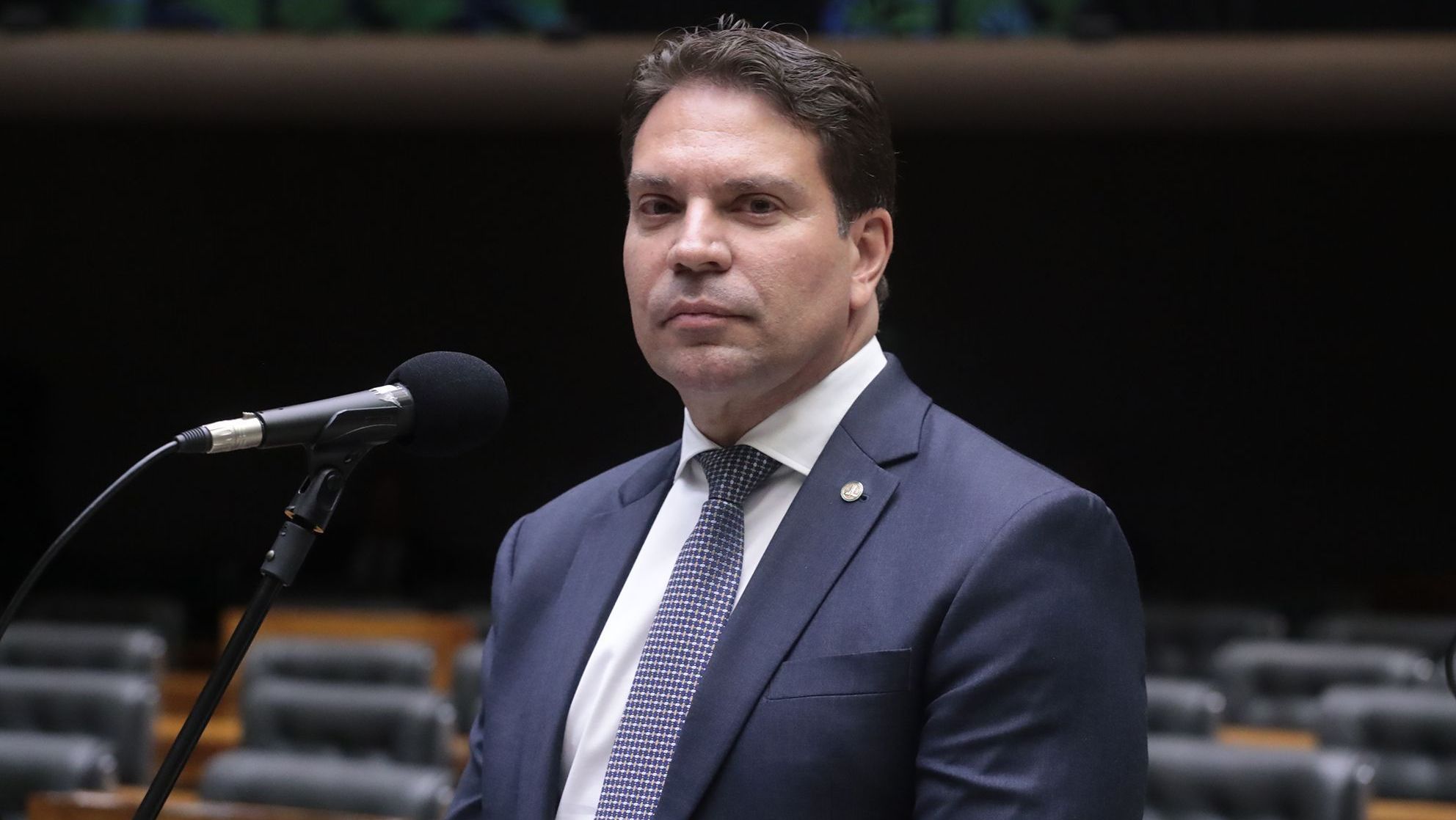 Moraes formaliza suspensão parcial de ação contra Ramagem