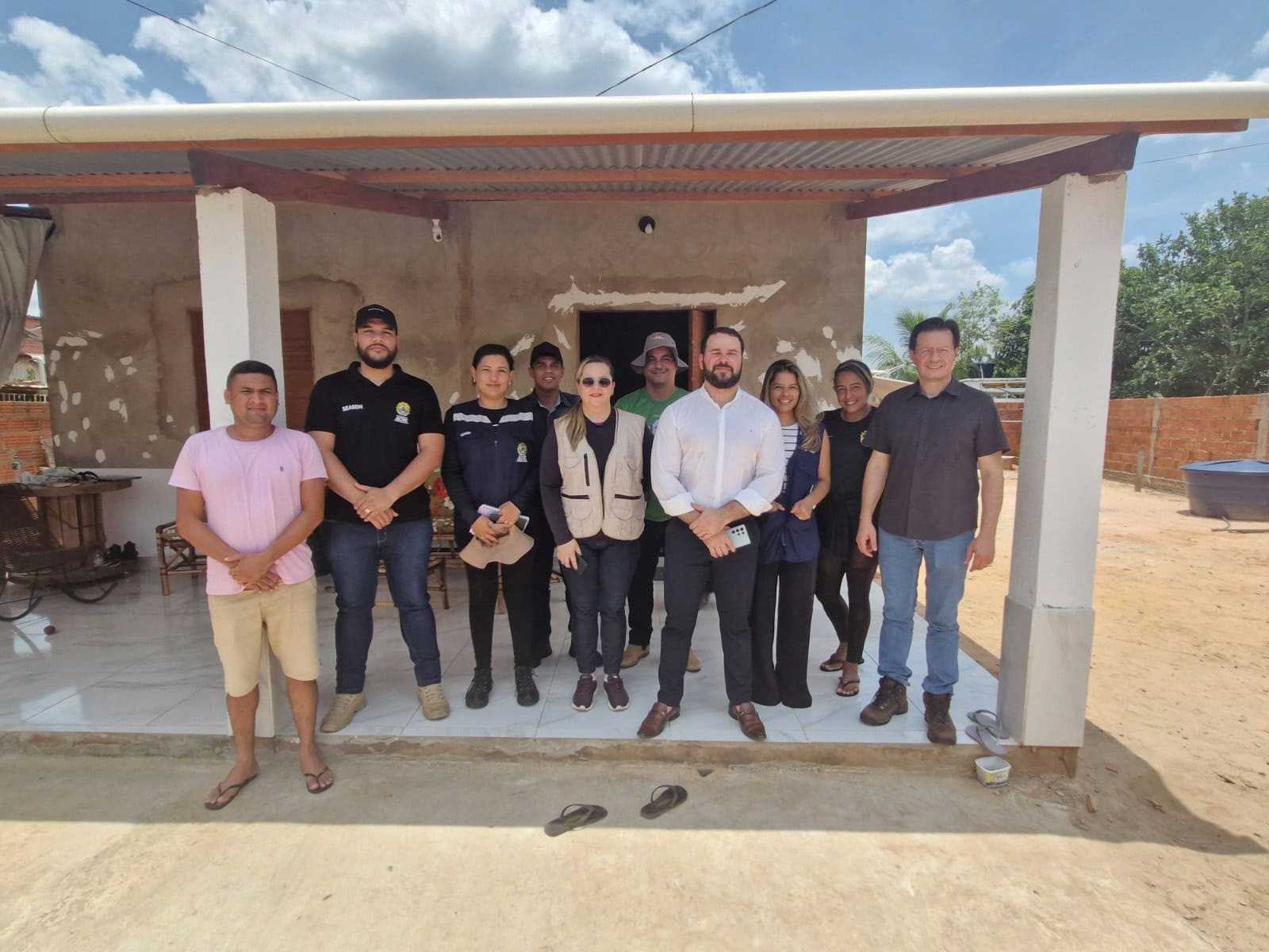 Governo presta assistência com levantamento socioeconômico de famílias em área de reintegração em Sena Madureira