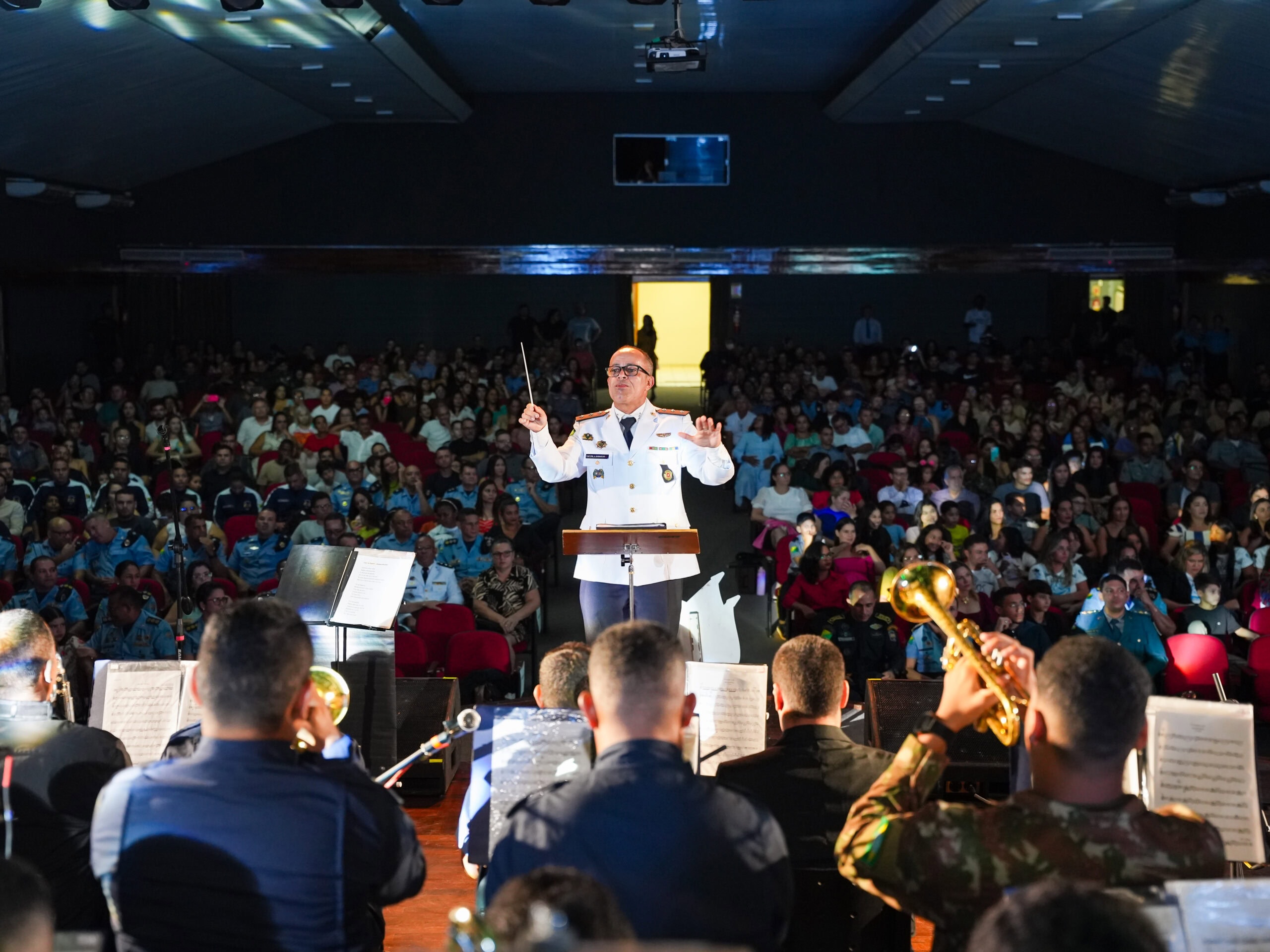 Concerto “Do Clássico ao Pop” encanta o público em homenagem aos 109 anos da Polícia Militar do Acre