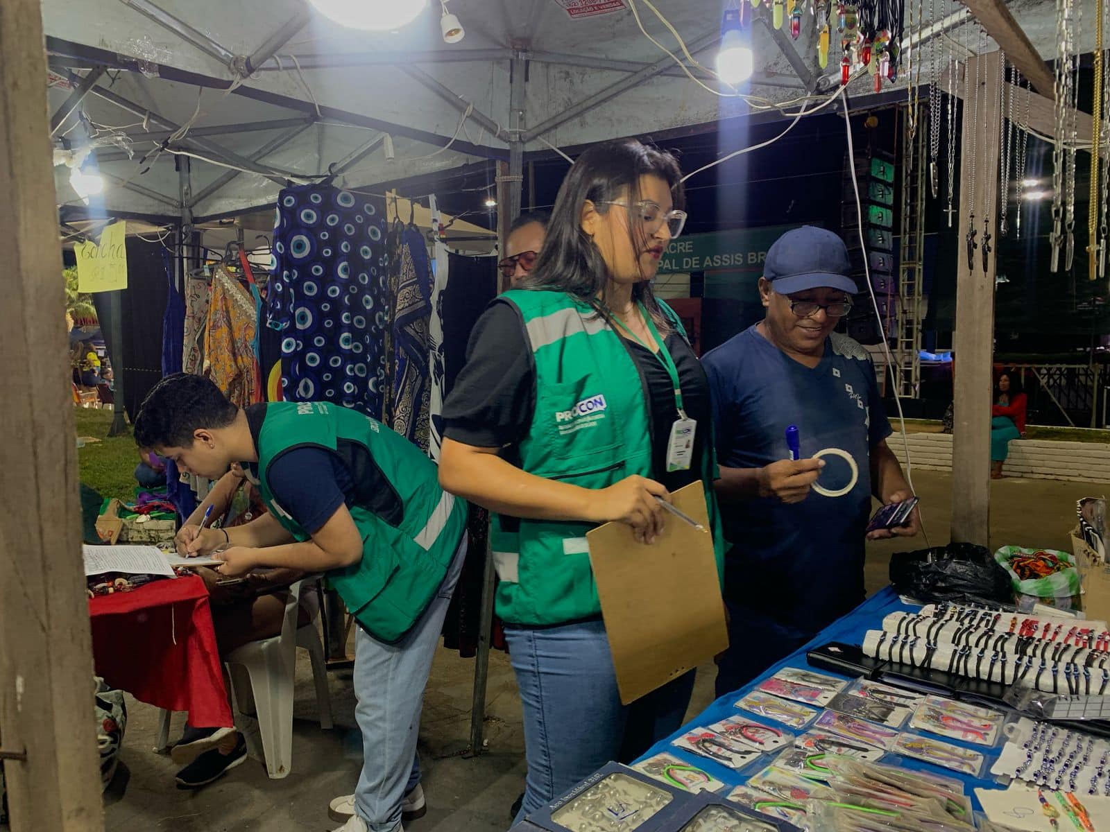 Procon orienta empreendedores para garantir boas práticas no CarnaVassis 2025