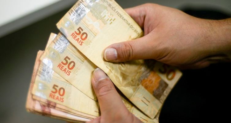 Estado paga terceira parcela do aumento a todos os servidores públicos em junho