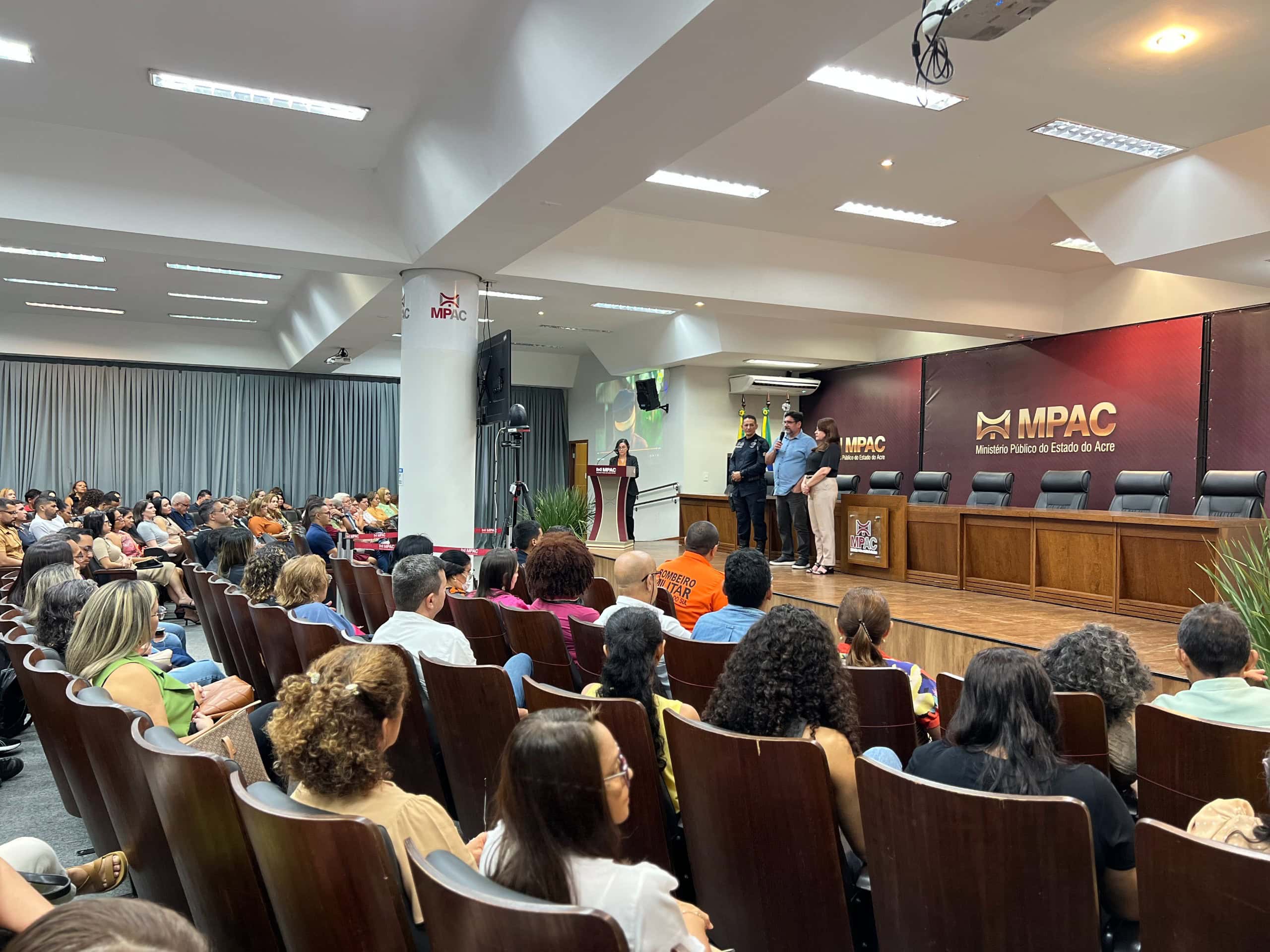 Educação do Acre promove palestras sobre acolhimento e segurança no contexto escolar