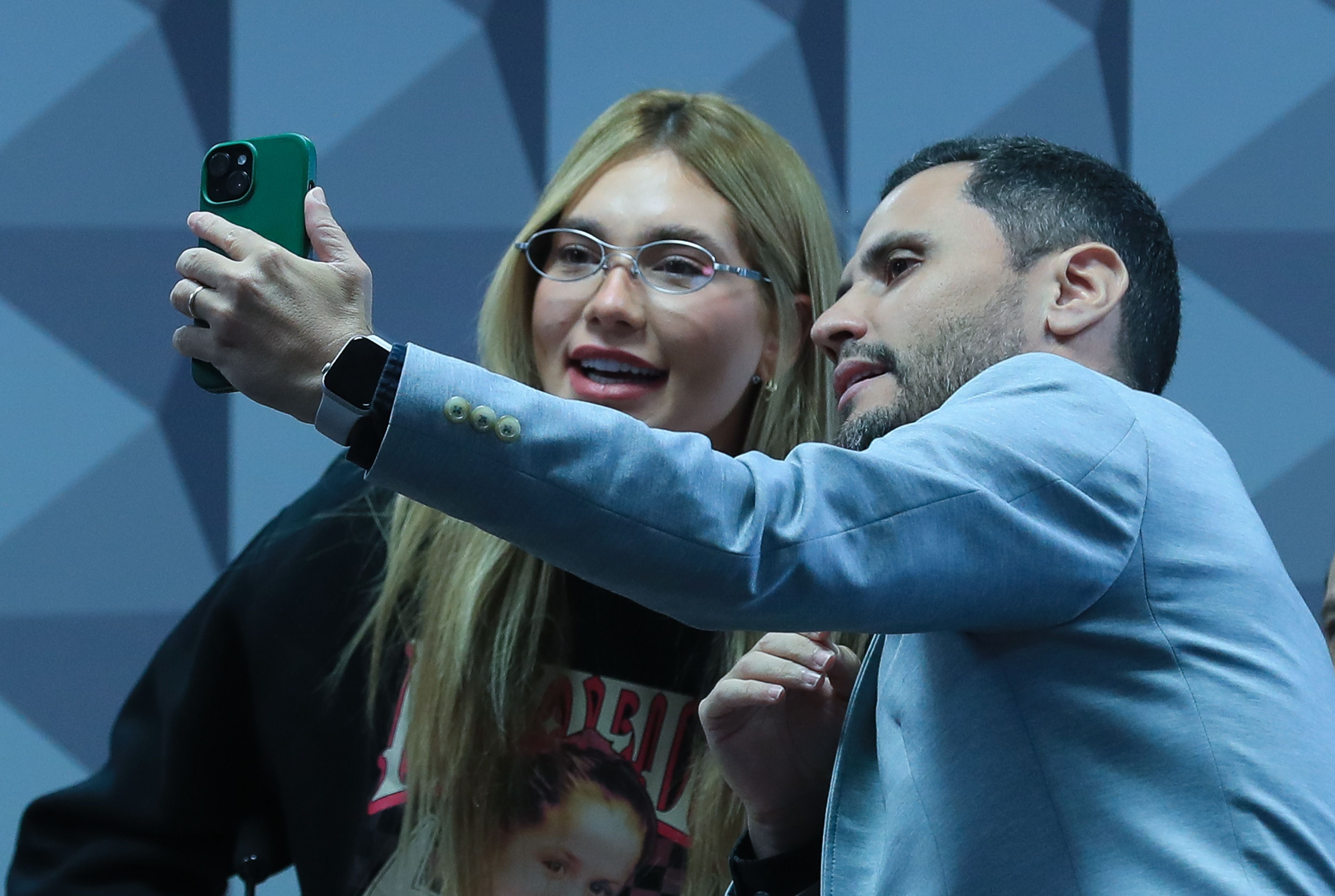 Cleitinho se desculpa por pedir vídeo com Virginia em CPI: “Fui impulsivo”