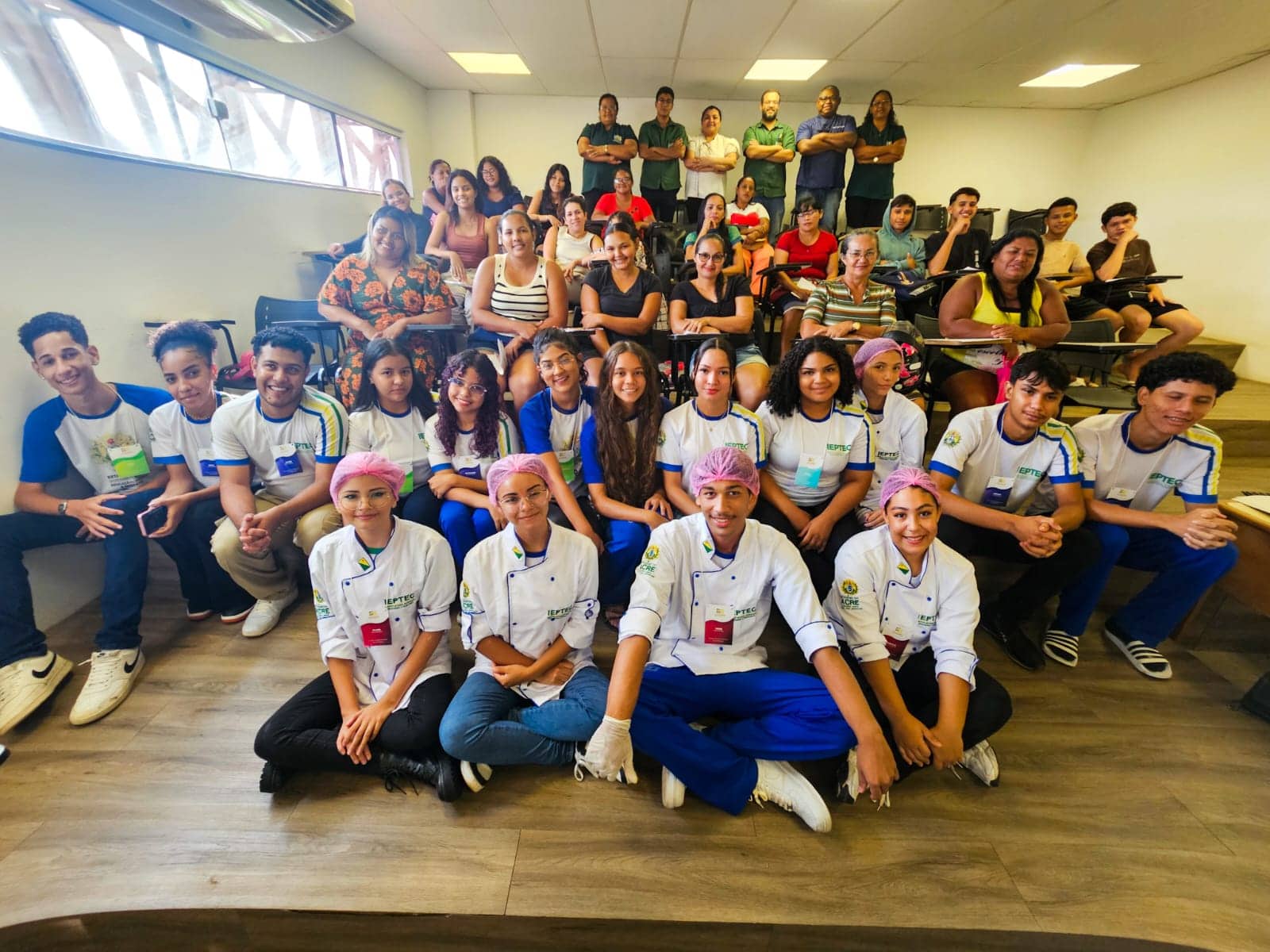 Oficinas gastronômicas são ministradas por alunos do Ieptec durante comemorações do aniversário do bairro Cidade do Povo em Rio Branco