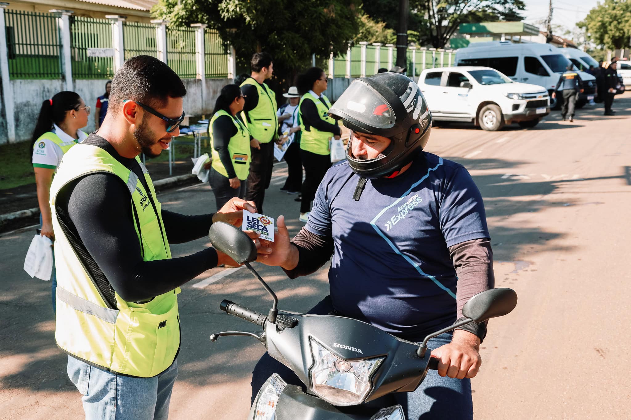 Detran e parceiros realizam ação integrada na Rodovia AC-40 em alusão ao Movimento Internacional Maio Amarelo