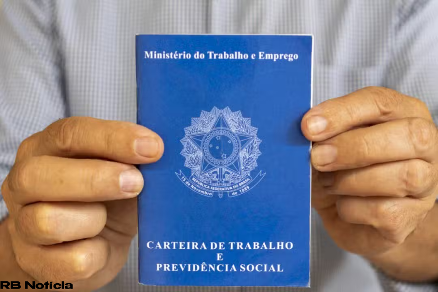 Deputados tentam barrar portaria que muda regras do trabalho em feriados no comércio