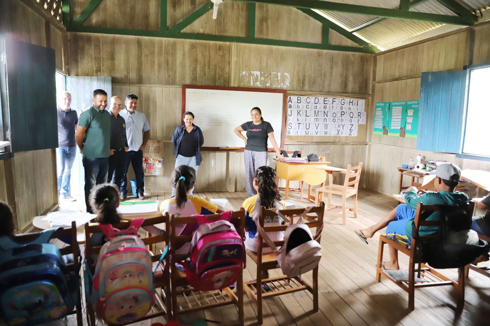 Governo do Acre vistoria obras do novo anexo da Escola Limoeiro