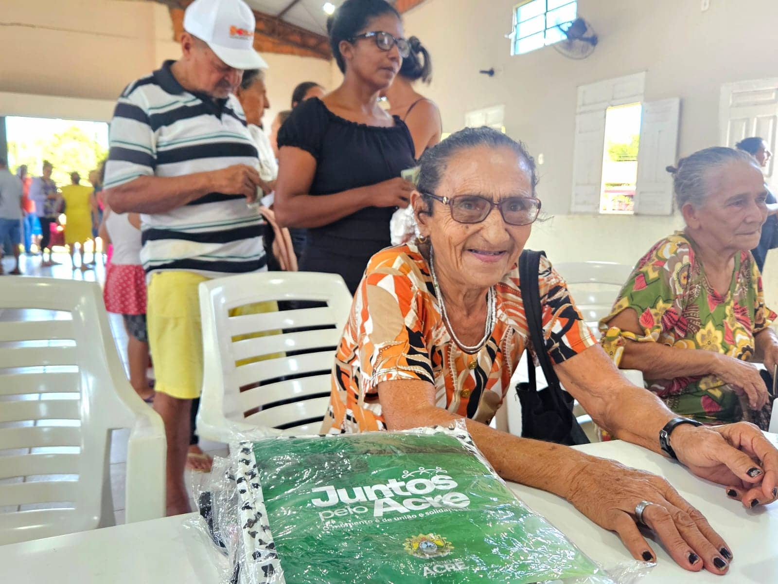 Governo leva Vestuário Social a moradores do Belo Jardim III em Rio Branco