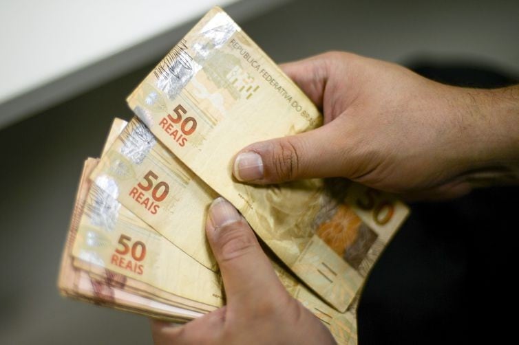 Governo do Acre confirma data do pagamento de junho com mais de R$ 14 milhões em reajuste e anuncia primeira parcela do 13º para julho