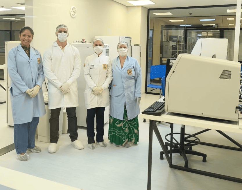 Peritos do Acre participam de missão em Brasília para processar lote de amostras biológicas represadas