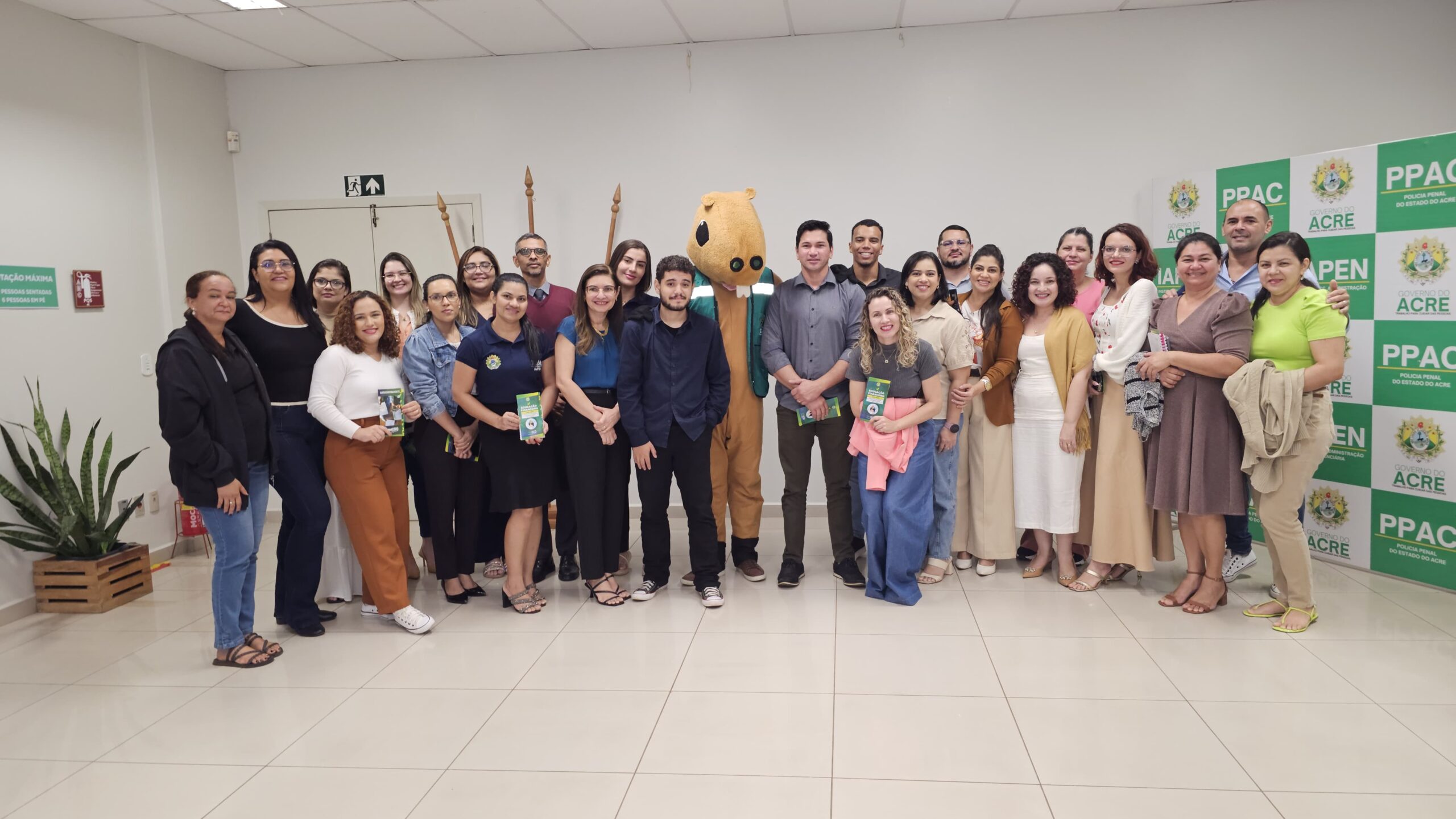 Servidores do Iapen participam de palestra sobre educação financeira feita pelo Procon